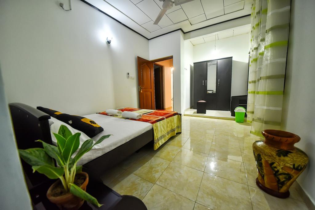 Asian Villa Negombo Esterno foto
