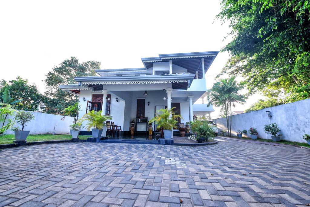 Asian Villa Negombo Esterno foto