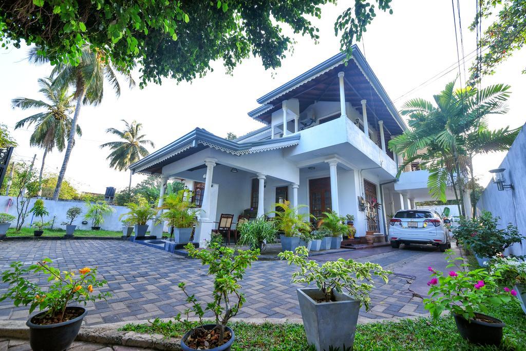 Asian Villa Negombo Esterno foto