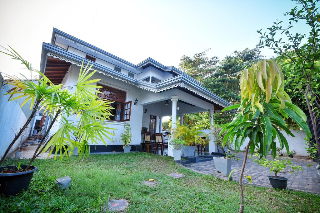 Asian Villa Negombo Esterno foto